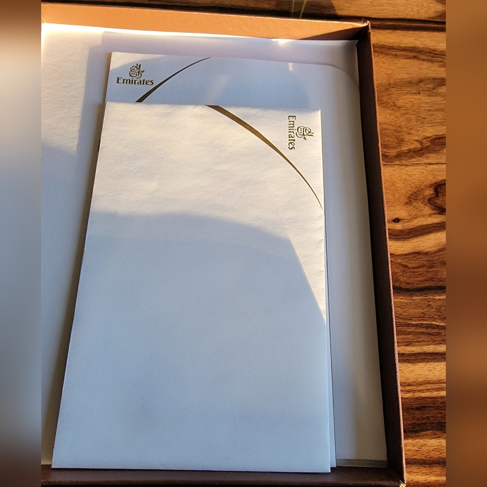 NIB Emirates Airlines First Class Writing Kit - Picture 5 of 5
